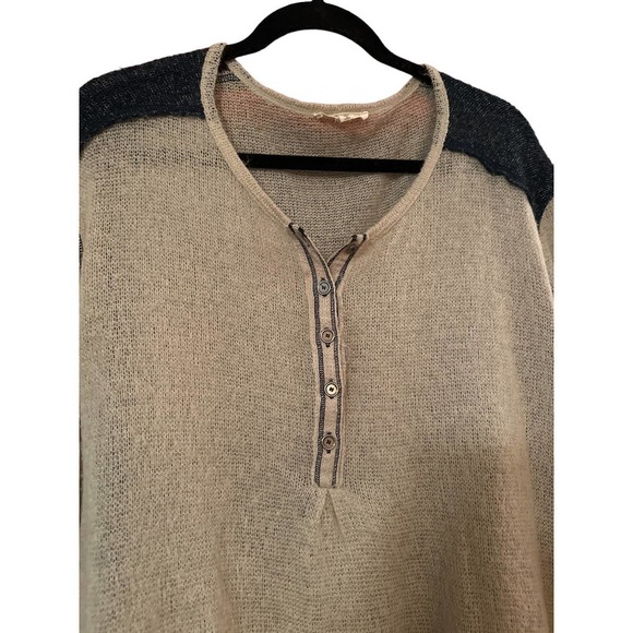 Hem and Thread Loose Knit Henley with Sharkbite Hem Size L Pre-Owned - Picture 3 of 5